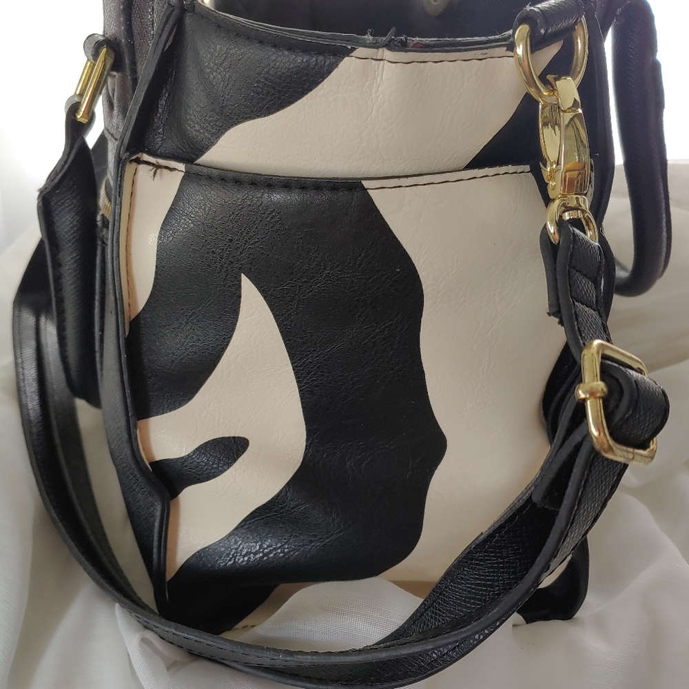 ๐๐ SEND OFFERS ! ๐๐LONDON FOG PURSE. - Picture 3 of 10